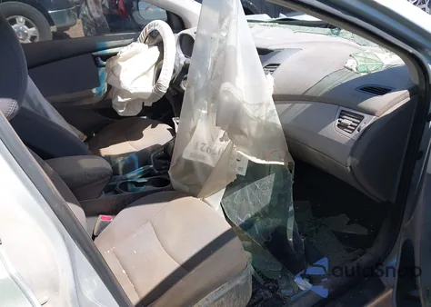 2016 Hyundai Elantra Se z USA, uszkodzony, nr VIN 5NPDH4AE4GH766676